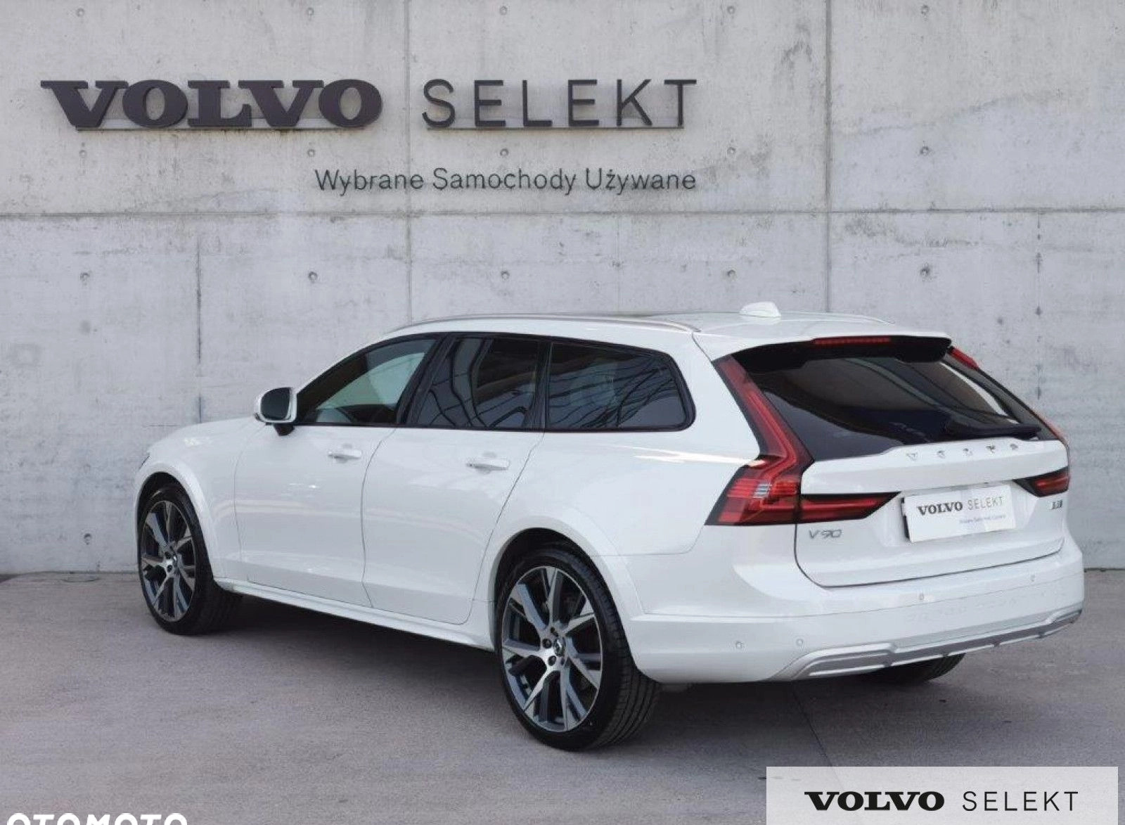 Volvo V90 Cross Country cena 299900 przebieg: 15969, rok produkcji 2023 z Warszawa małe 781